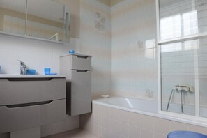 Dusche, Haartrockner, Toilettenpapier