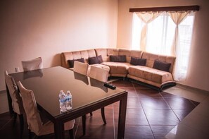 Suite estándar | 1 habitación, edredón, muebles diferentes y escritorio 