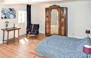 5 عدّة غرف نوم وواي فاي مجانًا وملاءات أسرّة