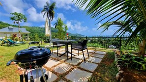 BBQ/picnic area - La Trouvaille Holiday Chalets (Mahé Island)