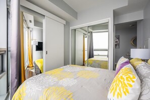 1 Schlafzimmer, Schreibtisch, Bügeleisen/Bügelbrett, Reisekinderbett