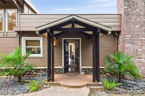 Exterior detail - Private Resort-Style Oasis in Ross — Pool, Hot Tub, Walk to Town -July Only (Ross)