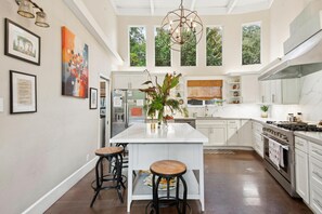 Fridge, microwave, oven, stovetop - Private Resort-Style Oasis in Ross — Pool, Hot Tub, Walk to Town -July Only (Ross)