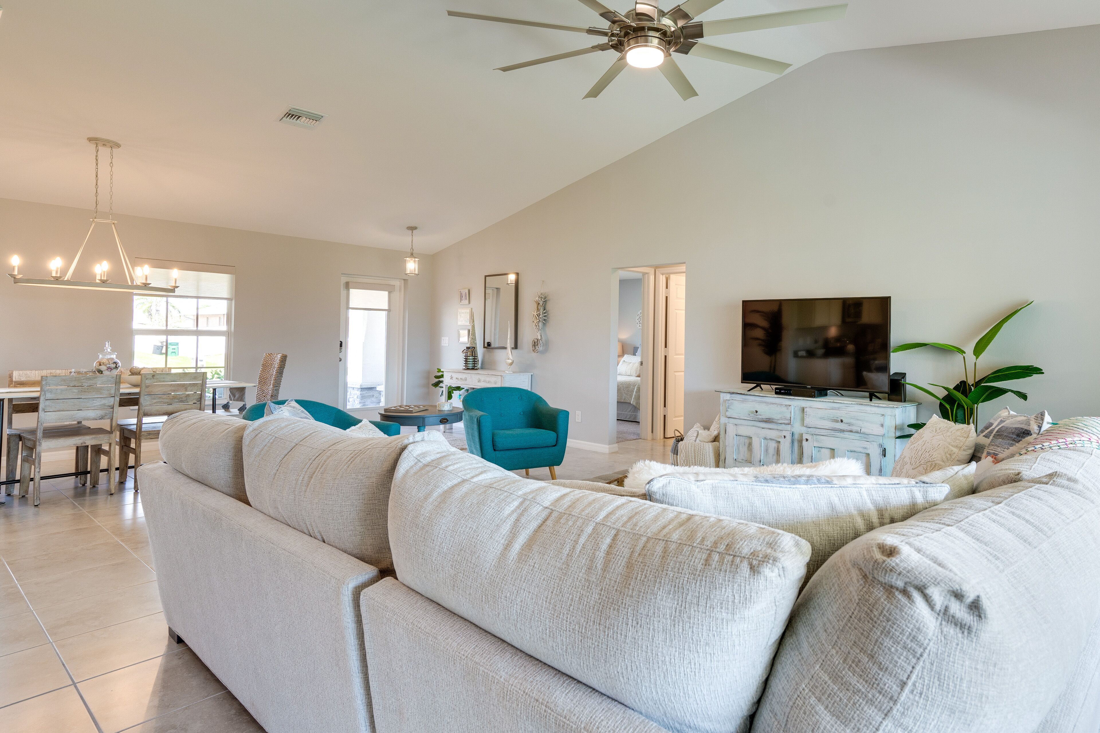 Cape Coral Vacation Rental Near Golfing & Beaches!