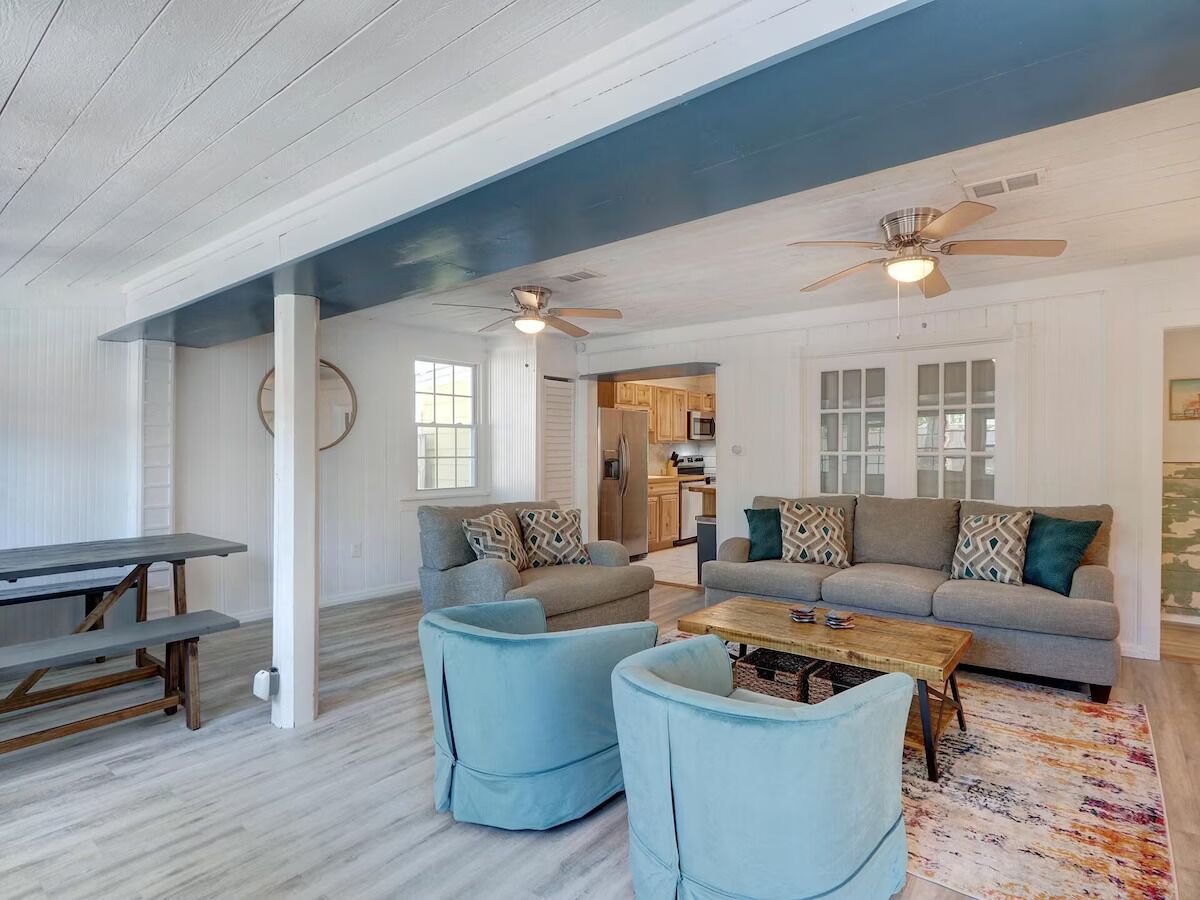 Pet Friendly! One Block From North Beach!