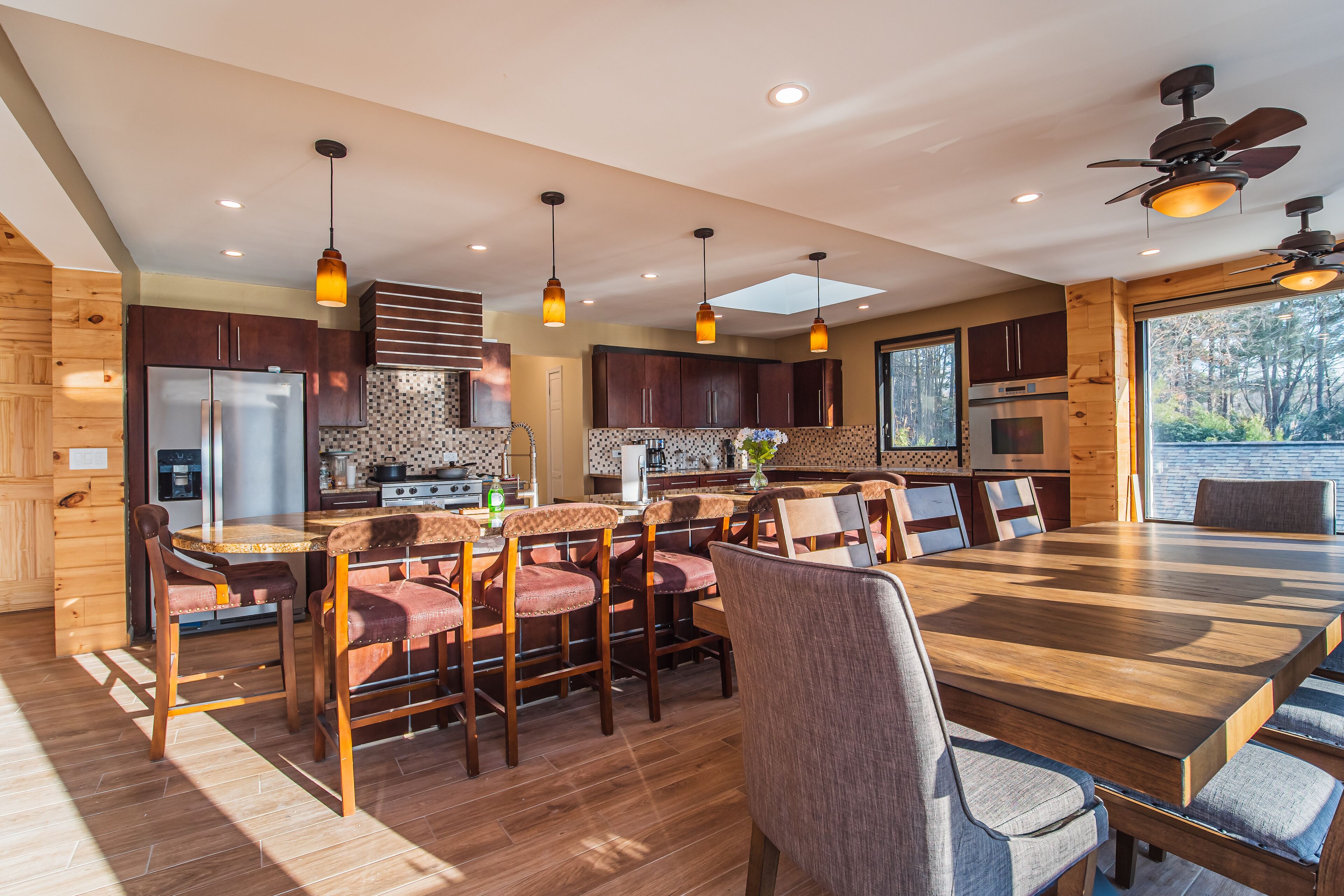 Wally's Hideout- Poconos Lakefront Oasis