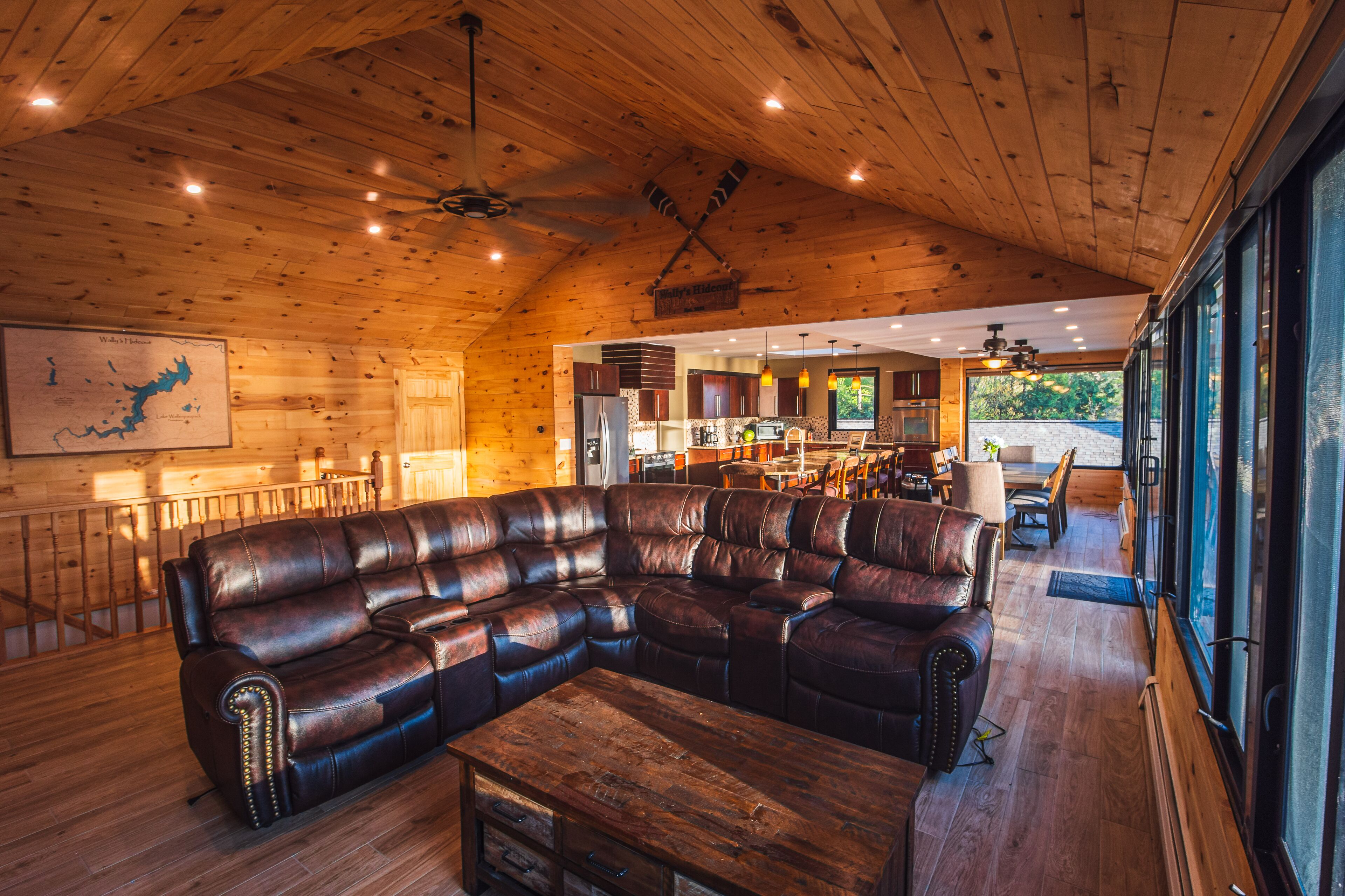 Wally's Hideout- Poconos Lakefront Oasis