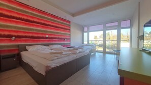 Phòng 4 tiện nghi đ�ơn giản | Minibar, két bảo mật tại phòng, bàn, bàn ủi/dụng cụ ủi quần áo 