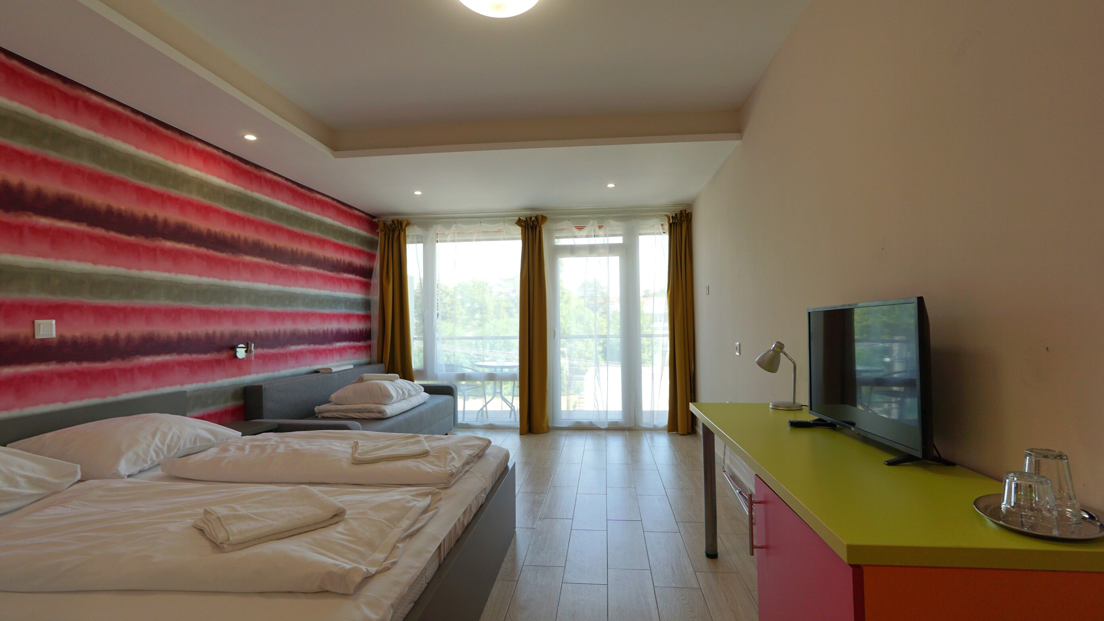 Firemannsrom – comfort | Minibar, safe på rommet, skrivebord og strykejern/-brett