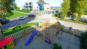 Children's play area - outdoor - Colors Holiday Hotel (Siófok)