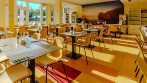 Desayuno buffet incluido todos los días 