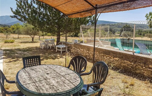 Lovely home in Malaucène with kitchen