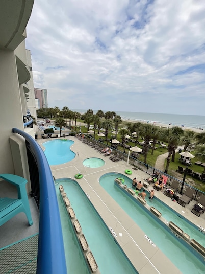 NEW Upscale Reno, Introductory Rates, Oceanfront, King bed, 65” TV, *Location!