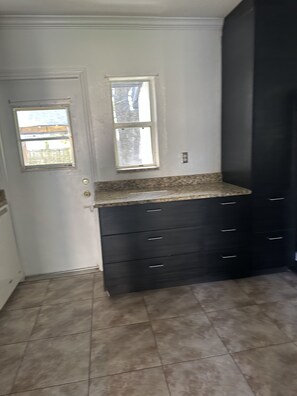 Interior - This home has 2 bedrooms and 1 bath with a huge backyard. (Tampa)