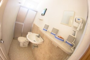 Standard Double Room | Bathroom