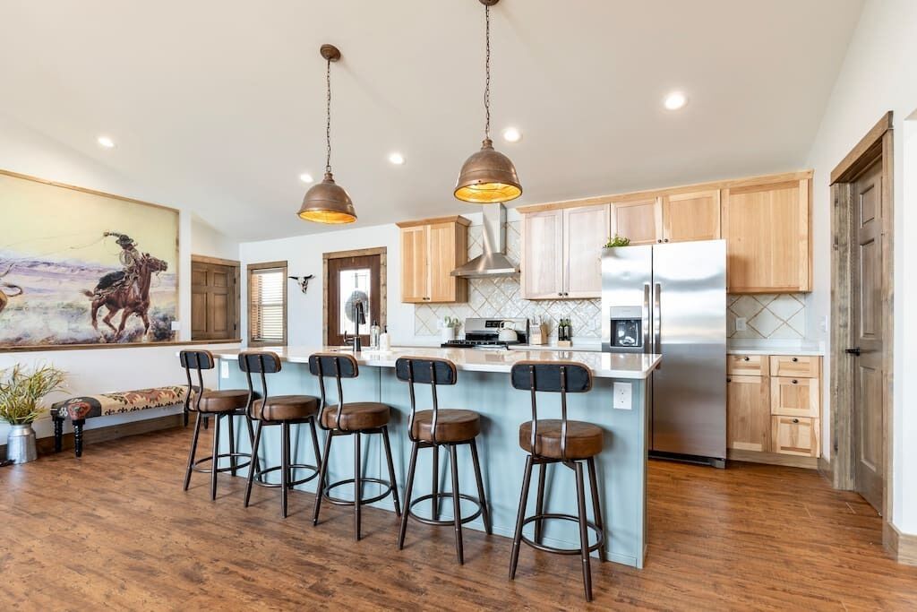 Beach, fire pits & 25 min to Dells