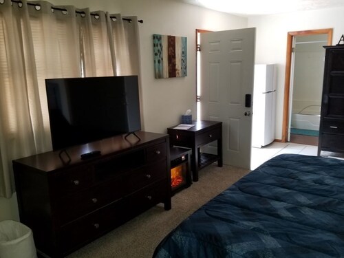 Cozy Efficiency on South Hogan Creek w/ fireplace unit & large walk-in closet.