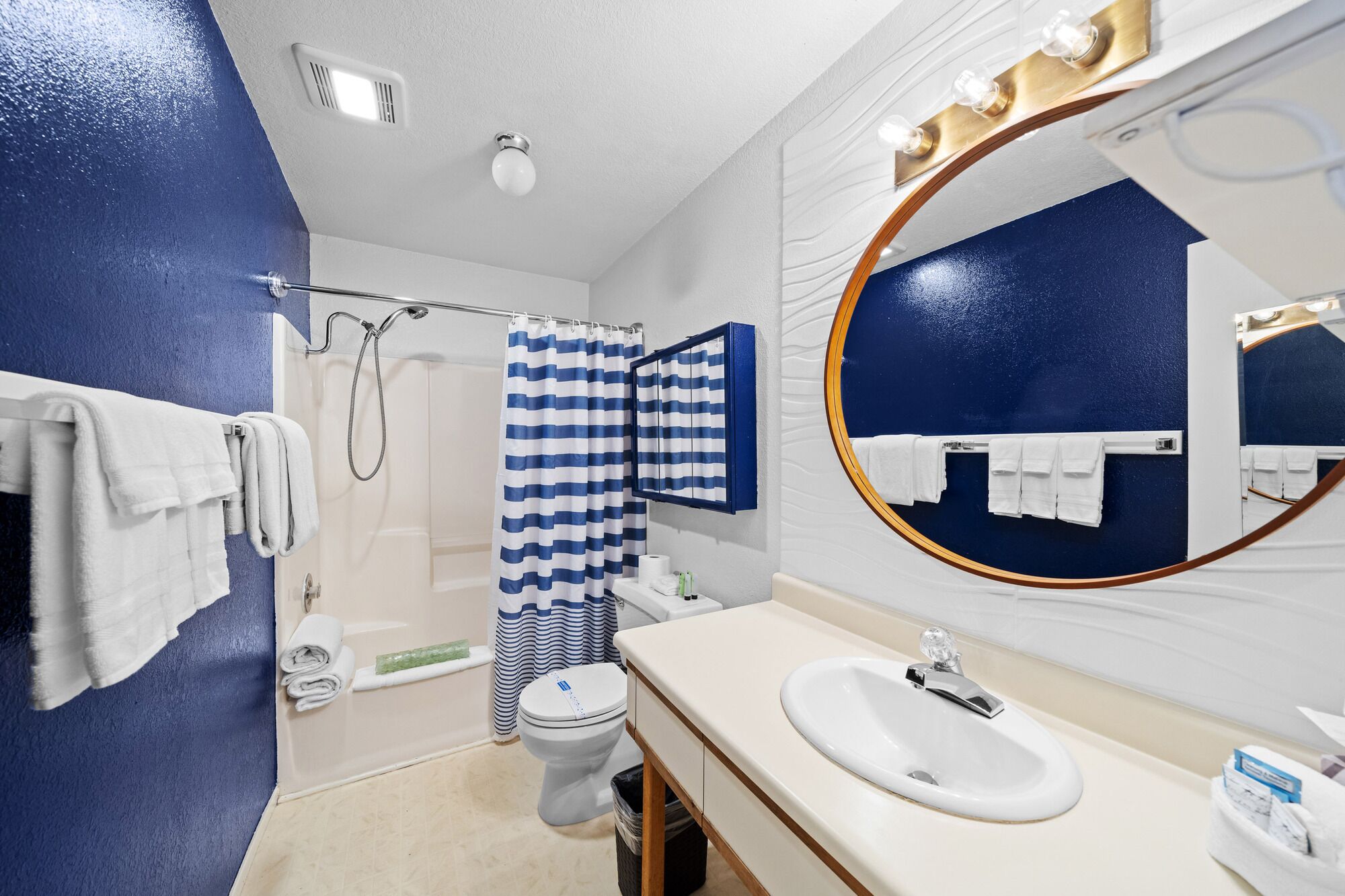 Corner Suite in Downtown Hotel -- No Cleaning Fees!