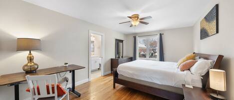 3 bedrooms, desk, iron/ironing board, free WiFi