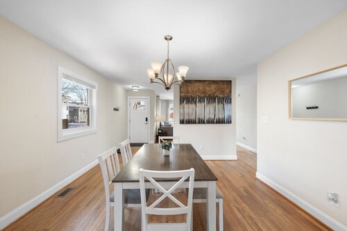 Charming 3-Bed Bungalow with Fenced-in Yard