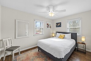 3 bedrooms, desk, iron/ironing board, free WiFi