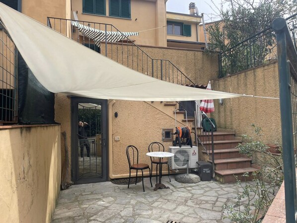 Outdoor dining - Rustic studio 10min from Florence - country side (Montorsoli)