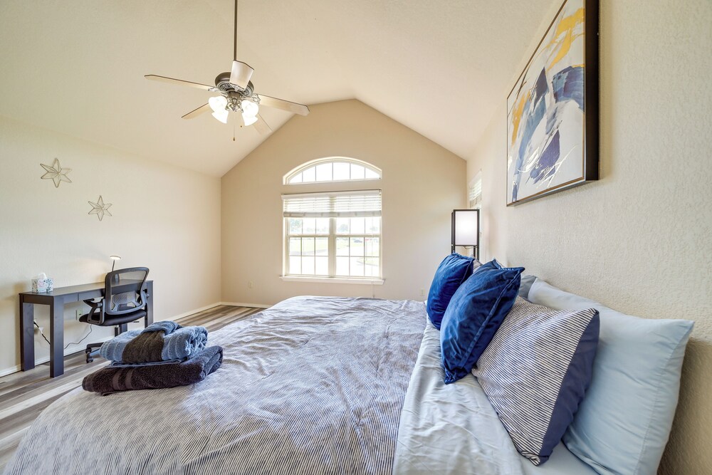 Central Bentonville Home with Fenced Yard! Bentonville Vrbo