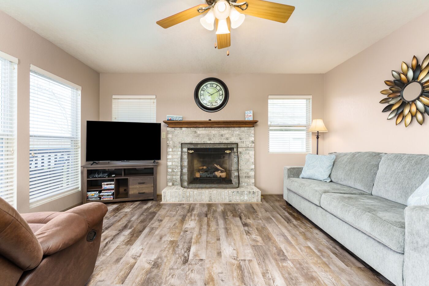 LAKE STAY ~ Shallow/Sandy Water, Beautiful Sunsets +Kayaks