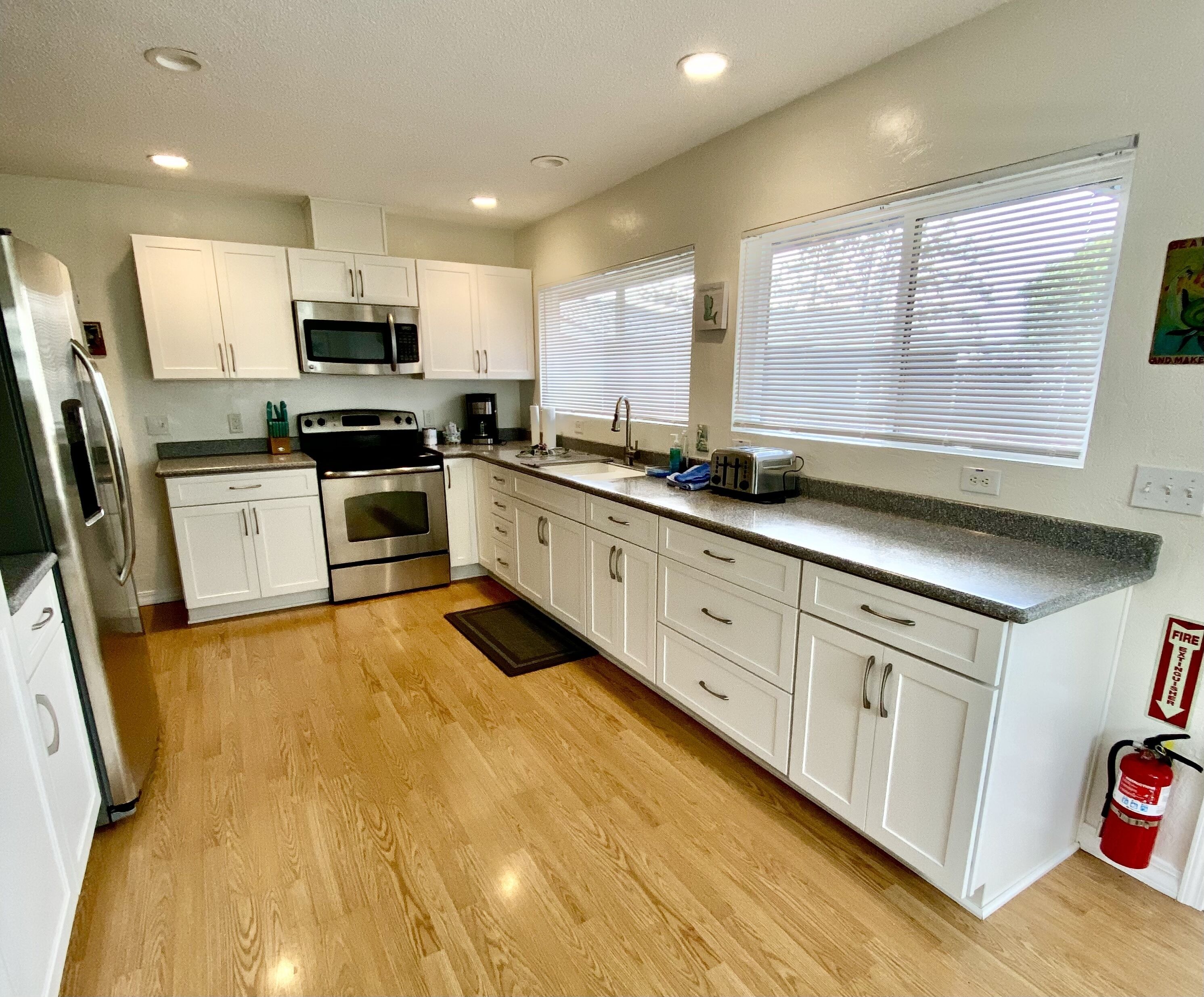 A Mermaids Pearl-New Cozy Vacation Home, Pet Friendly with Lovely Beach Access