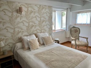 4 bedrooms, free WiFi, bed sheets