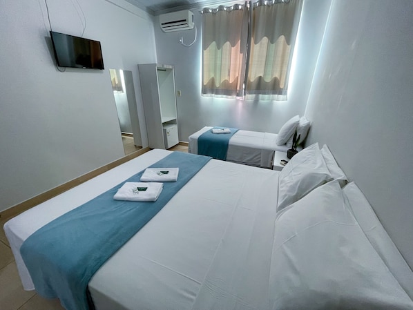 迷你吧、熨斗/熨板、免费 WiFi、床单