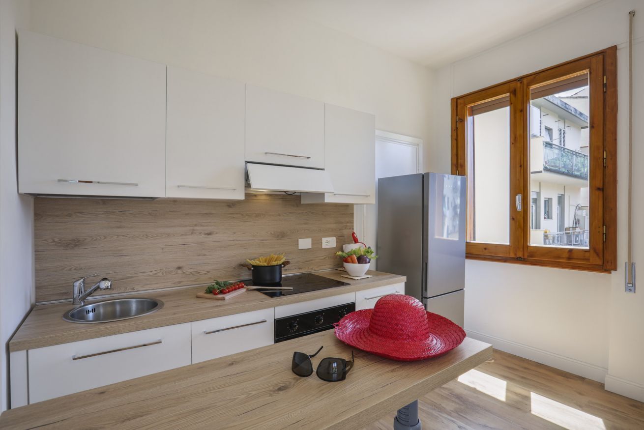 Kühlschrank, Herdplatte, Geschirrspüler, Toaster