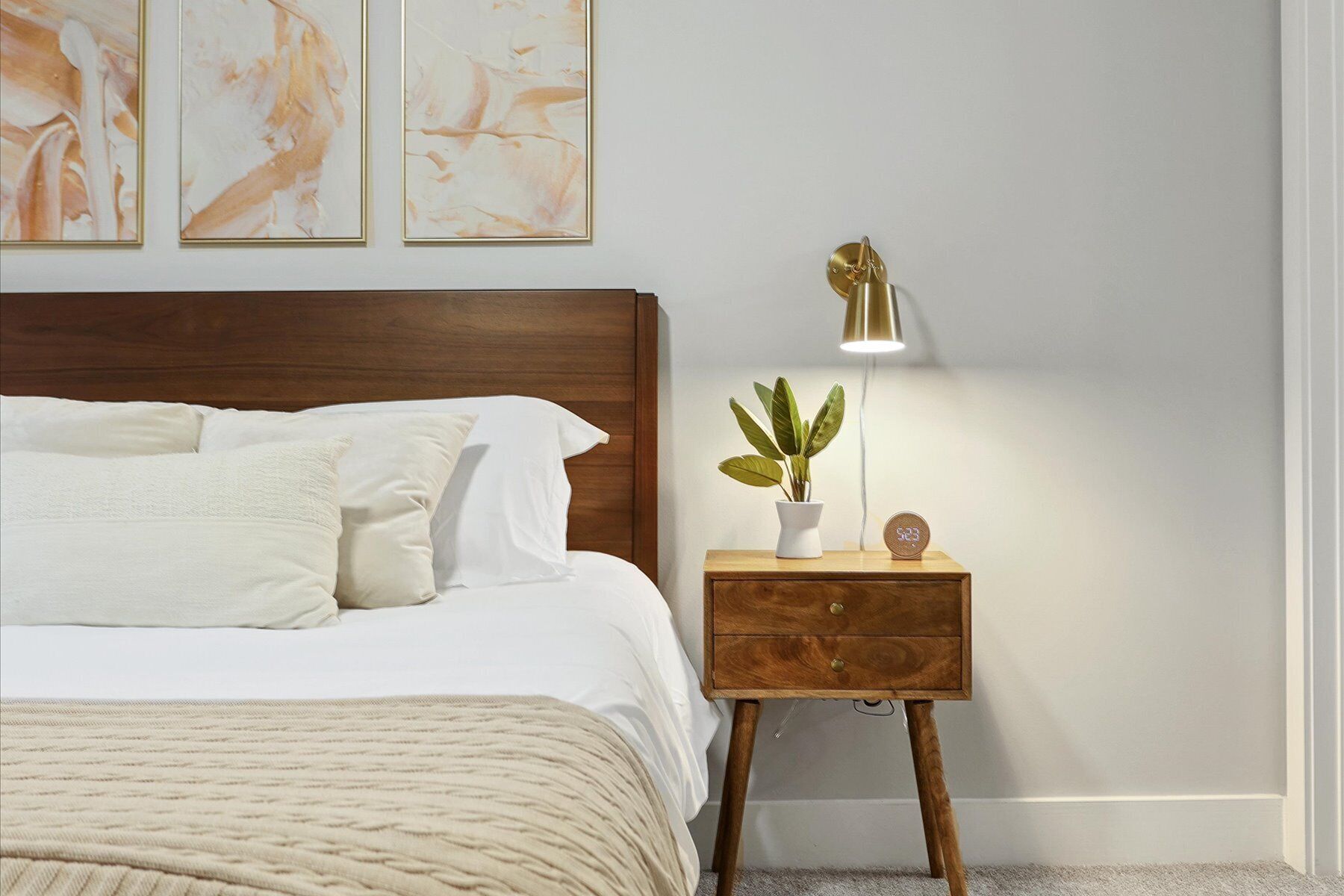 Game-Room! Free Parking! Fitness Center! Resort-Style POOL!