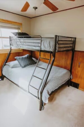 3 chambres, fer et planche à repasser, lit parapluie, Wi-Fi gratuit