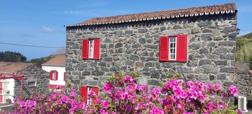 Casa do Palheiro, First floor, 1 bedroom | Soundproofing, free WiFi, bed sheets