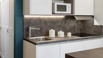 Kühlschrank, Mikrowelle, Herdplatte, Geschirrspüler
