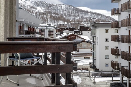 Newly refurbished apartment located in the Breuil-Cervinia's pedestrian area