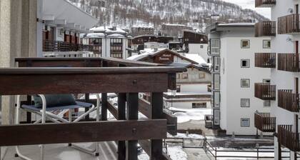 Newly refurbished apartment located in the Breuil-Cervinia\'s pedestrian area