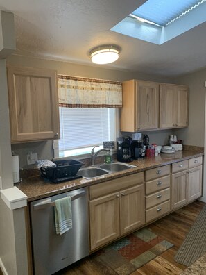 Fridge, microwave, oven, stovetop - Beautiful Home in SW Bend (Bend)