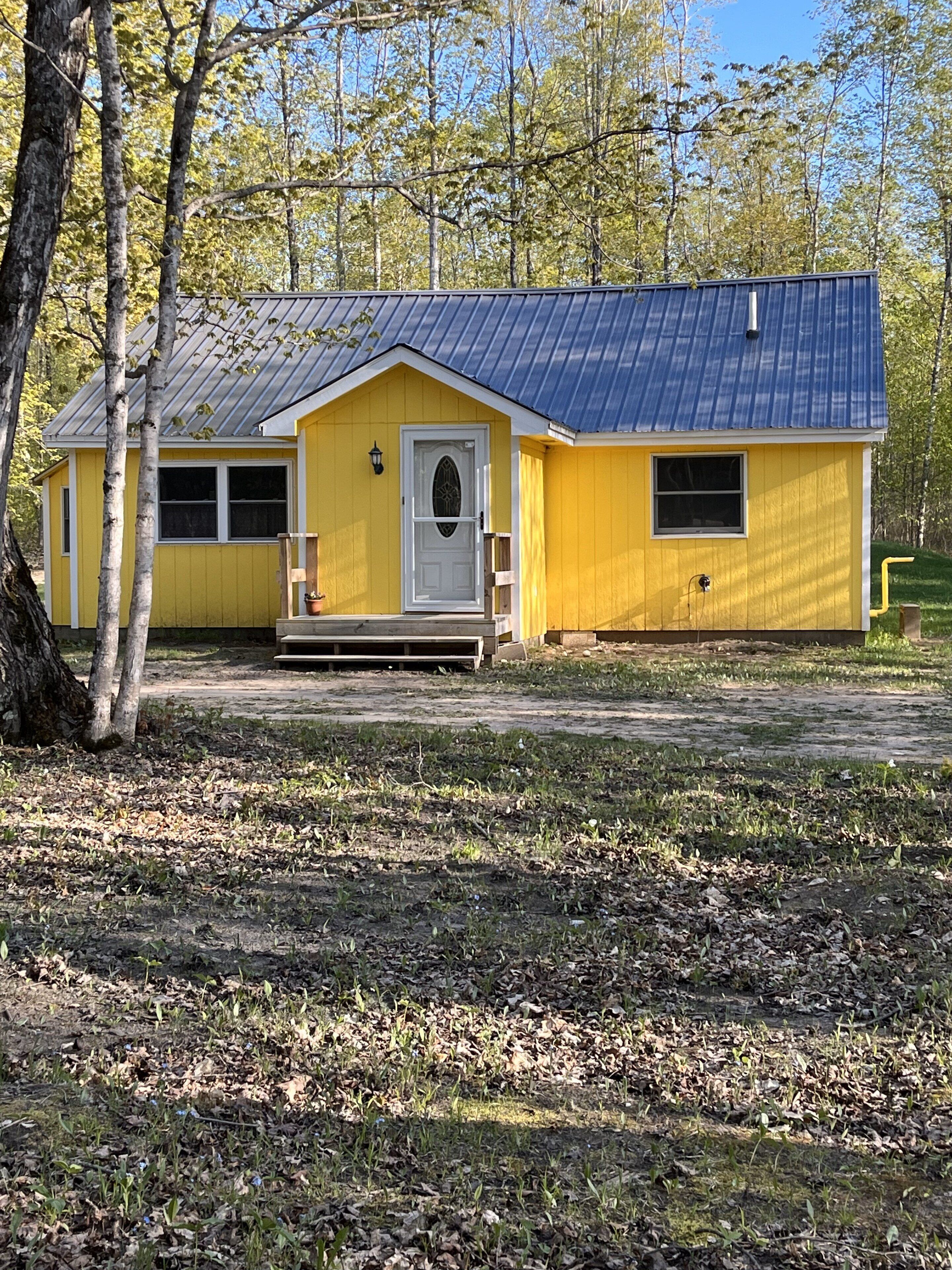 Lillie's Lil Cabin(Curtis, Mi) Sleeps 8,  right on ATV/Snowmobile Trails, rustic