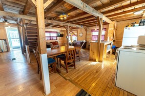 Dining - Lillie's Lil Cabin: Escape to the U.P. – Summer Fun for the Whole Family (Curtis)