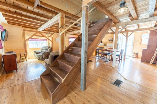 Lillie's Lil Cabin: Spring into Relaxation – Cozy Cabin with Trails & Wildlife