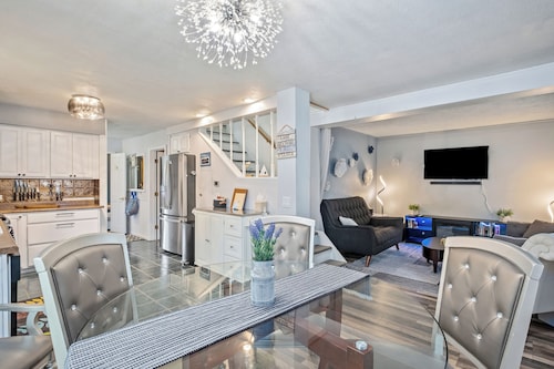 Comfortable 5br home w/ lake views & tranquil sunrises