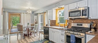 Comfortable 5br home w/ lake views & tranquil sunrises