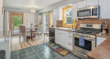 Comfortable 5br home w/ lake views & tranquil sunrises