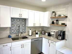 Private kitchen - Beautiful Brick Retreat near University of Arizona! (Tucson)