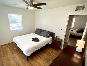2 bedrooms, iron/ironing board, bed sheets - Beautiful Brick Retreat near University of Arizona! (Tucson)
