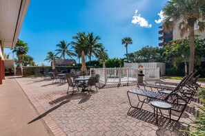 Outdoor dining - Two Bedroom Pool View, Luxury Condo, Pompano Beach, Florida (3331195) (Pompano Beach)