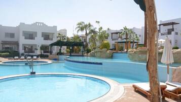 12 outdoor pools