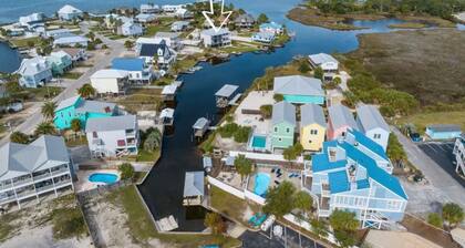 Water front 4 bedroom 2.5 Bath Lagoon Beach Home Gulf Shores large home